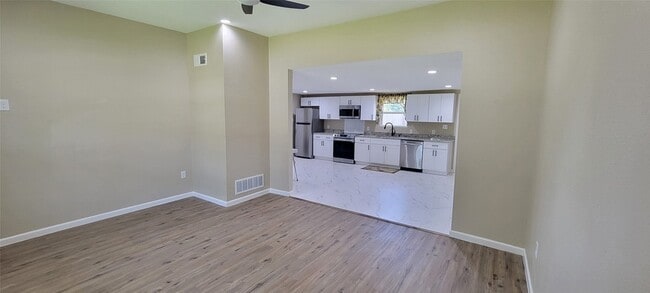 Building Photo - 309 W Morton Ave