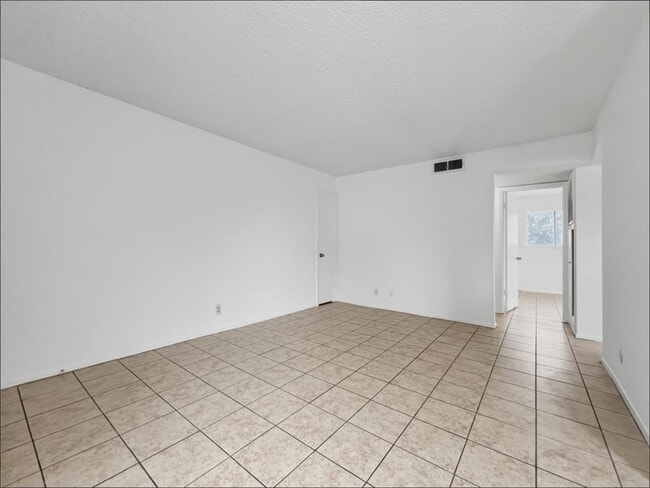 Building Photo - 3427 Willowrun Dr