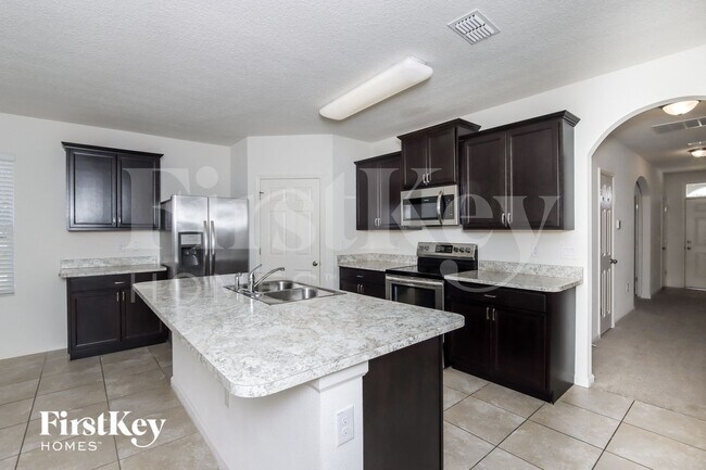 Foto del edificio - 374 Sauders Rd SE