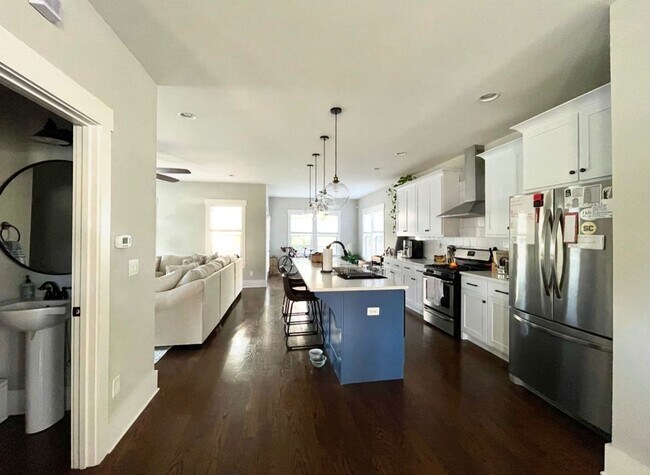 Foto del edificio - Beautiful 3 Bedroom Home in East Nashville
