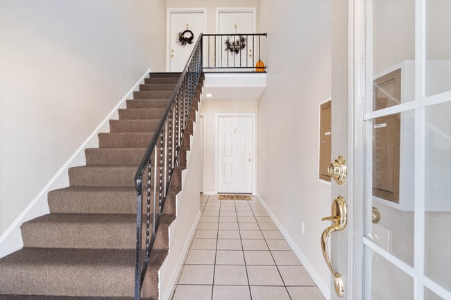 Interior Hallway - 747 N Hite Ave