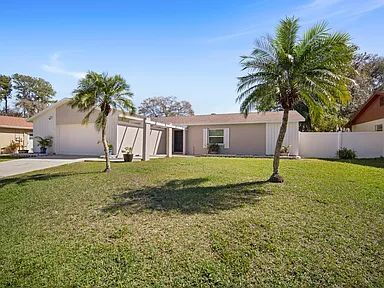 Foto del edificio - Beautiful Valrico Home | No Carpet + Screened Patio + Bonus Room