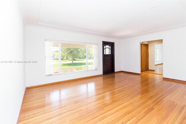 Building Photo - 4930 Riviera Dr