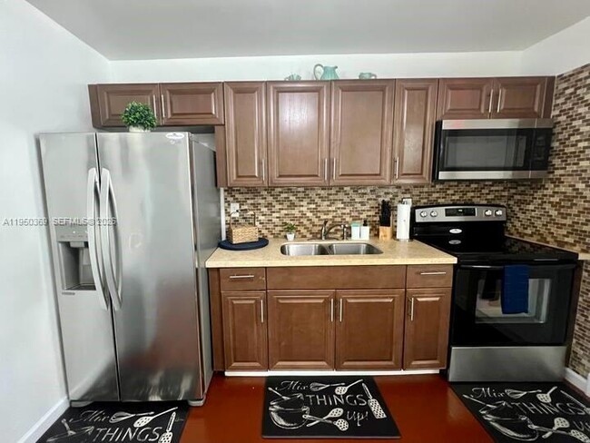 Foto del edificio - 3000 SW 114th Ave