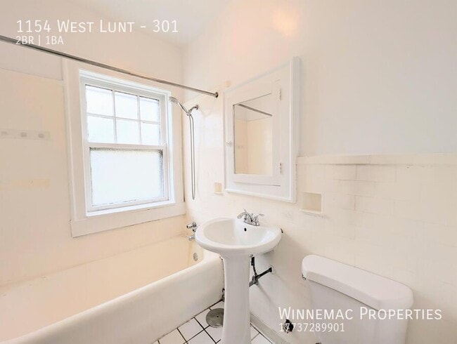 Building Photo - 1154 West Lunt-301