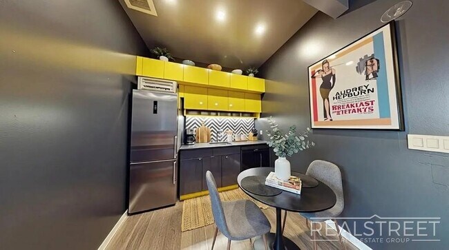 Foto del edificio - Modern Chic 2-Bedroom in Prime Prospect Lefferts Gardens – Near Prospect Park