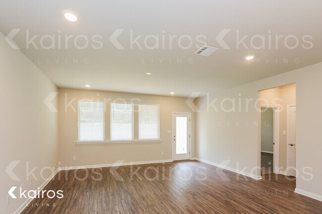 Building Photo - 6637 Tiger Pointe Dr.