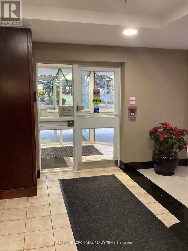 Photo du bâtiment - 480 McLevin Ave