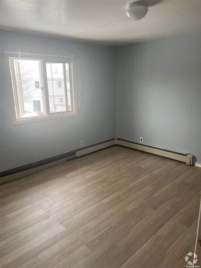 1 Bedroom Apartments in Suffolk County, NY under 2,000