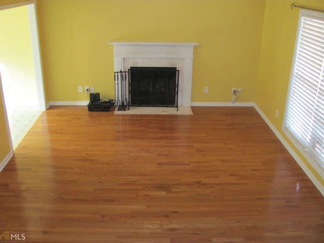 Foto del edificio - 1112 Ravenwood Dr