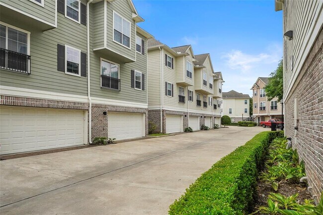 Building Photo - 3001 Murworth Dr
