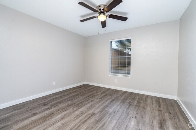 Laurel - 1 habitación, 1 baño - 600 pies cuadrados - Dormitorio - Gazebo Apartments (Denton, Tx)