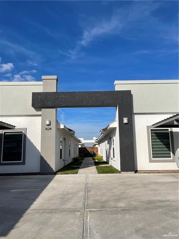 Building Photo - 12 West Dr