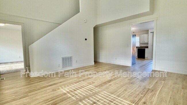 Building Photo - 465 N Elm Rd