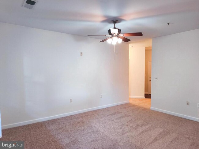 Building Photo - 42492 Mayflower Terrace