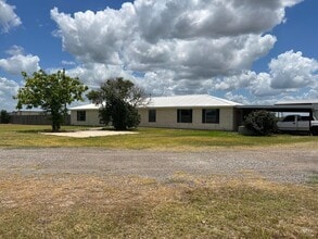 Building Photo - 918 Fairway Dr