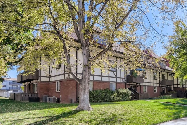 Building Photo - Charming Boulder Condo with Deck, Steps to...