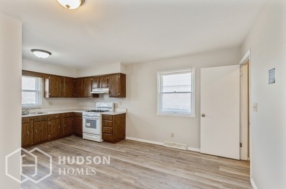 Building Photo - AVAILABLE NOW!  - 1908 Ridgeland Road, Roc...