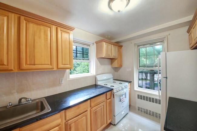 Foto del edificio - 83-35 139th St