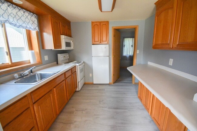 Building Photo - 1 Bed, 1 Bath Home for Rent – Near Mayo Cl...