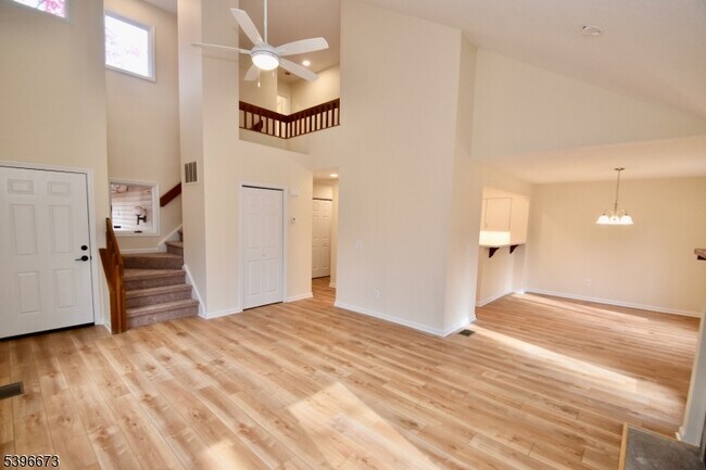 Foto del edificio - 15 Stonehouse Ct