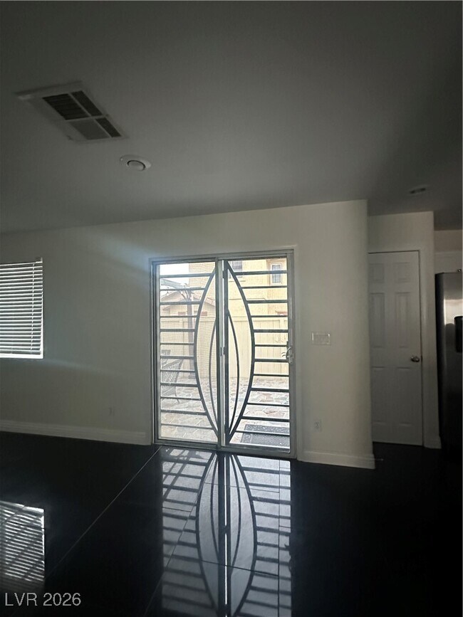 Foto del edificio - 755 Sunrise Crossing St