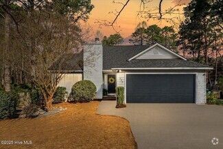 Building Photo - 405 Spring Lake Dr