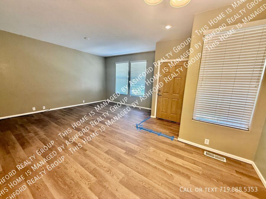 Foto del edificio - 7651 Sandy Springs Pt
