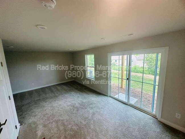 Building Photo - 9902 Oaklawn Blvd NW