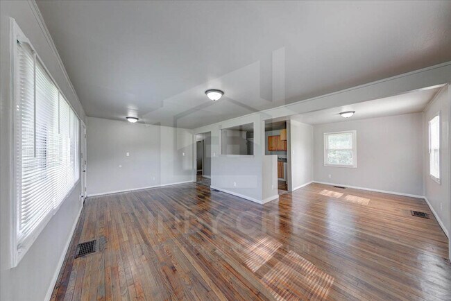 Foto del edificio - 4660 E 39th St