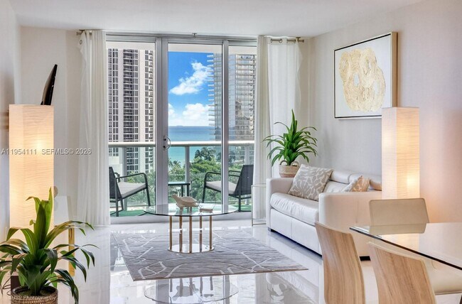 Foto del edificio - 19370 Collins Ave