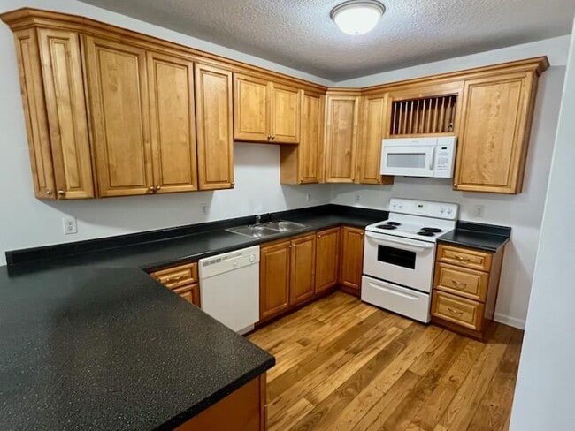 Building Photo - Brooks Trace