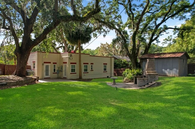 Building Photo - 1647 Lake Ella Dr