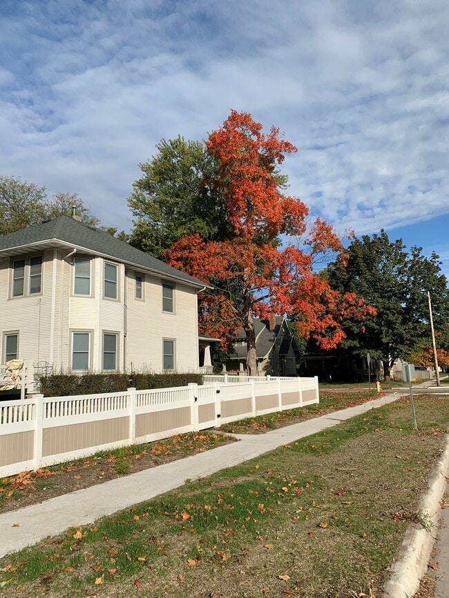 Building Photo - 502 Chester Ave