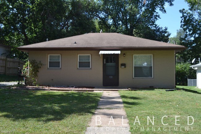 Foto del edificio - 2 br, 1 bath House - 935 SW Watson Ave