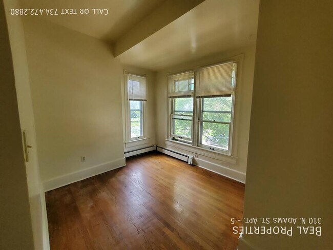 Foto del edificio - 310 N Adams St
