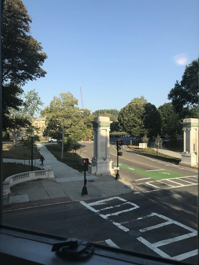 Foto del edificio - 3Br/1Bth, Available Sep. 1, 2026. Great for a rommate students. MUST SEE!!