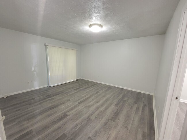 Building Photo - 966 Pine Hollow Rd