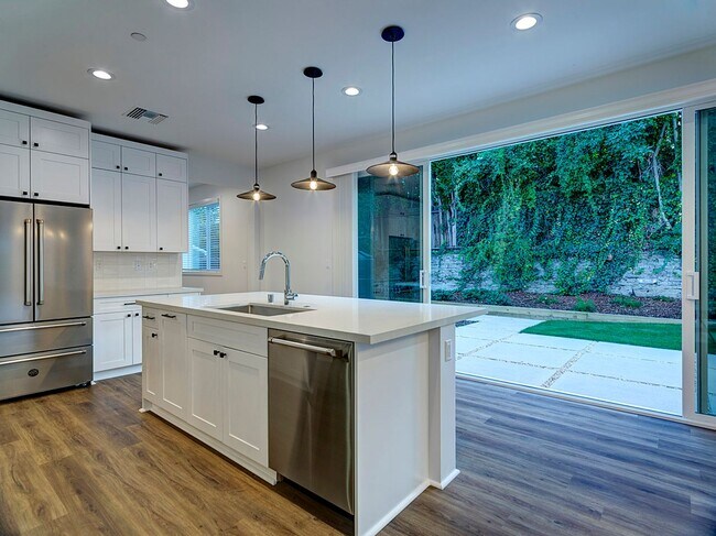 Building Photo - Fantastic 2 story Farm Home 4 bedrooms – 2...