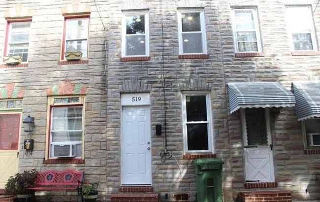 Building Photo - 519 S Port St