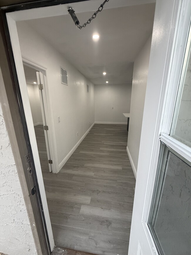 Building Photo - 2331 Glenridge Dr