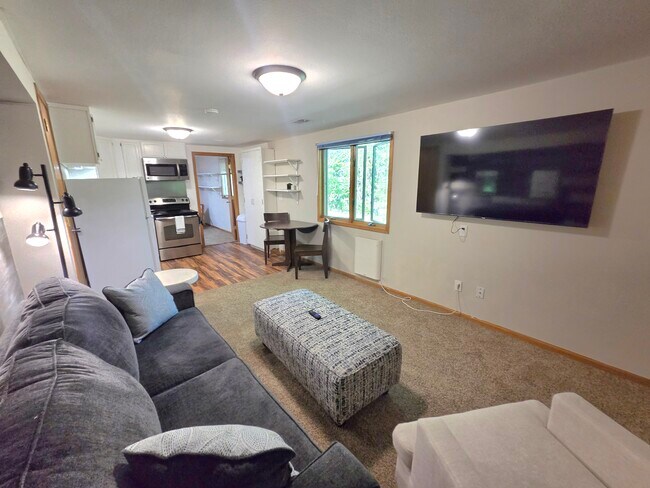 Foto del edificio - 904 Oakcrest St