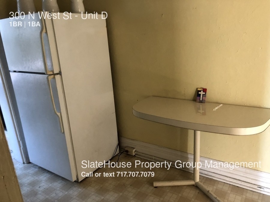 Primary Photo - 300 N West St