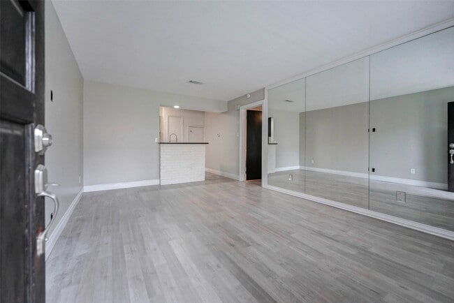 Building Photo - 845 Wax Myrtle Ln