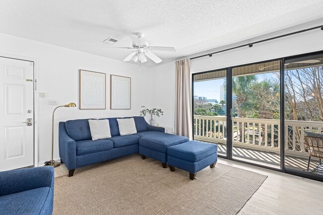 Building Photo - Cute fully furnished 1-Bedroom Codo in Sea...