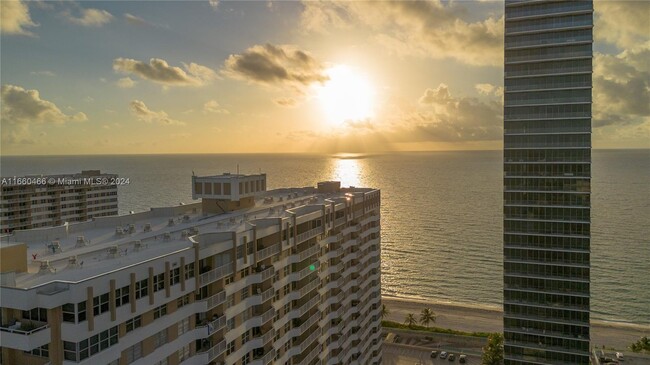 Foto del edificio - 1985 S Ocean Dr