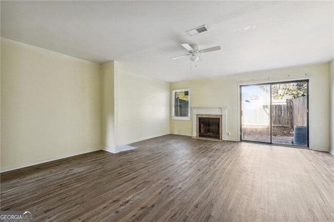Foto del edificio - 2391 Cove Rd