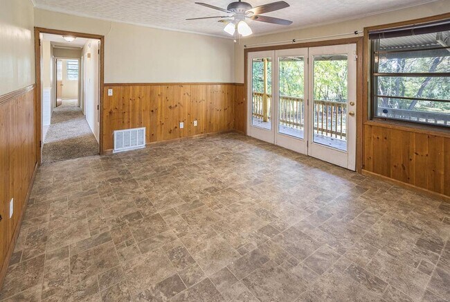 Building Photo - 1422 Flamingo Ln