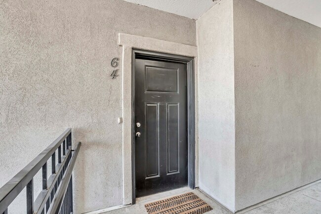 Building Photo - 64 W Silver Springs Dr