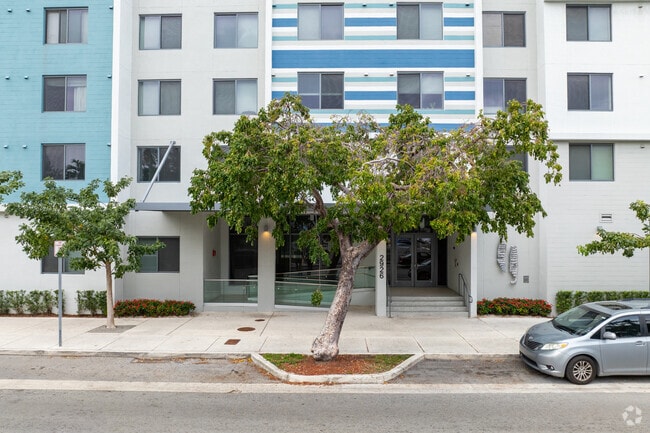 Building Photo - Brisas Del Este II